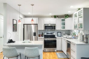 Fridge, microwave, oven, stovetop - Spacious 3BD Retreat + Pet Friendly, Large Yard (Seattle)