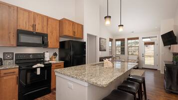 Frigorífic, microones, forn i placa de cuina