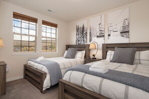 2 bedrooms, travel crib, internet, bed sheets