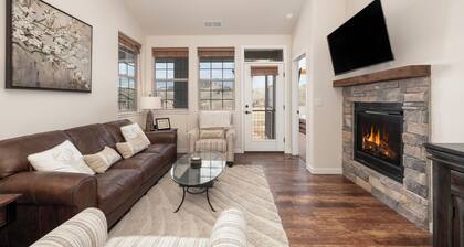 Modern 2 bedroom with mt views and spacious