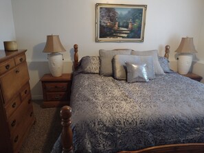 2 bedrooms, desk, iron/ironing board, free WiFi