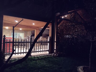 Cozy 2-bedroom apartment in enchanting Elk Ridge with AC, WiFi cottage feel