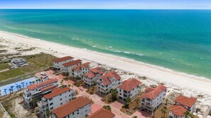 On the beach - Beachfront 6-bedroom pet friendly home (St. George Island)