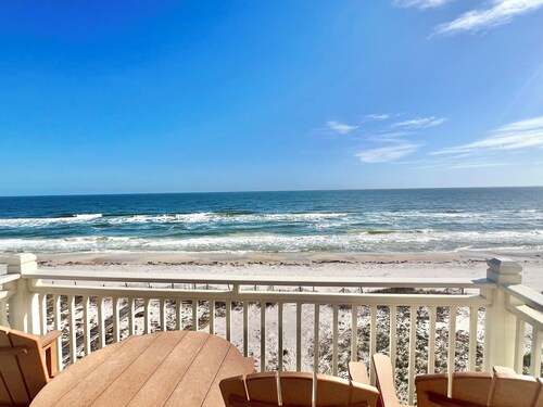 Beachfront 6-bedroom pet friendly home
