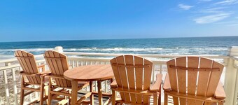 Beachfront 6-bedroom pet friendly home