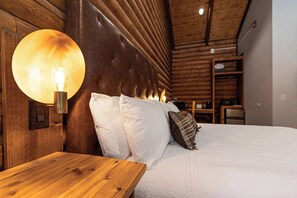 1 quarto, cofres nos quartos, escrivaninha
