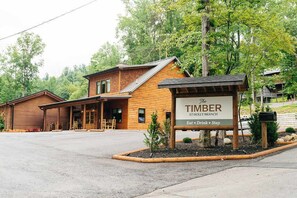 Exterior - Queen Suite Summary: (Gatlinburg)