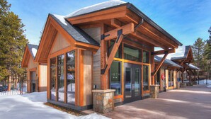 A modern lodge with large windows and a stone foundation. - Tamarisk Après Condo: Walk to Slopes/Town (Breckenridge)