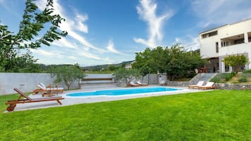 Villa (Five Bedroom Villa) | Exterior