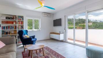 Villa (Five Bedroom Villa) | Living room | 32-inch flat-screen TV with digital channels, table tennis