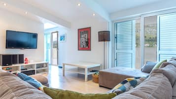 Villa (Five Bedroom Villa) | Living room | 32-inch flat-screen TV with digital channels, table tennis