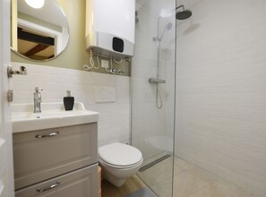 Estudi (Studio Apartment) | Bany | Tovalloles