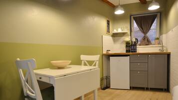 Estúdio (Studio Apartment) | Cozinha privada | Geladeira