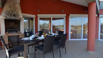 Villa (Villa with Pool) | Außenbereich