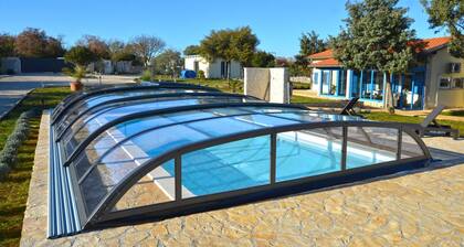 Golden and Green Acres Holiday Home With Pool and Sauna