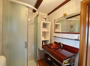 Ferienhaus (Three Bedroom Holiday Home with Pool) | Badezimmer