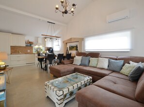 House (Three Bedroom Holiday Home with Pool) | Living room - Golden and Green Acres Holiday Home With Pool and Sauna (Rovinj)