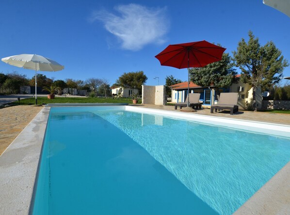 Maison (Three Bedroom Holiday Home with Pool) | Piscine extérieure