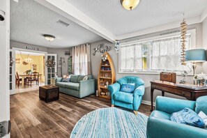 TV, offices - Mermaid Cottage – 3 BDR Charmer! (St. Augustine)