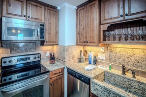 Fridge, microwave, oven, coffee/tea maker