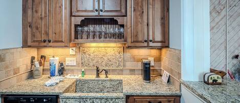 Fridge, microwave, oven, coffee/tea maker