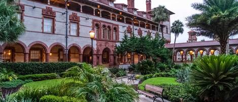 المنشأة من الخارج