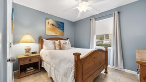 3 bedrooms, iron/ironing board, travel cot, WiFi - Coastal Clipper – Charming 2 BDR, Walk to Beach! (Saint Augustine)