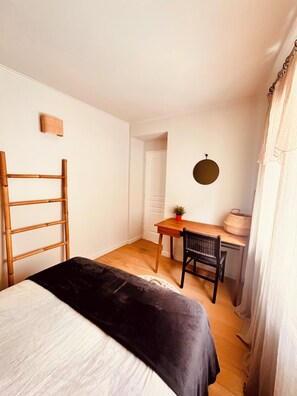 1 slaapkamer, een bureau, een strijkplank/strijkijzer, gratis wifi