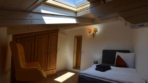 アパートメント (Two Bedroom Apartment)