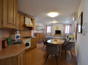 Apartment (Two Bedroom Apartment) | Dining room - Sea View Downtown Rovinj Apartment (Rovinj)