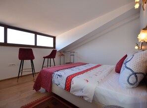 Apartment (Two Bedroom Apartment) | 2 bedrooms, free WiFi - Sea View Downtown Rovinj Apartment (Rovinj)