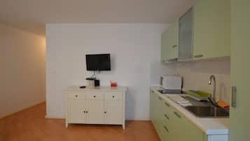 Apartment (One Bedroom Apartment with Sea View) | Private kitchen | Fridge