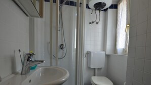 A bathroom with a glass-enclosed shower, a white sink, and a toilet. - Blissful Bay Apartment Rovinj Center (Rovinj)