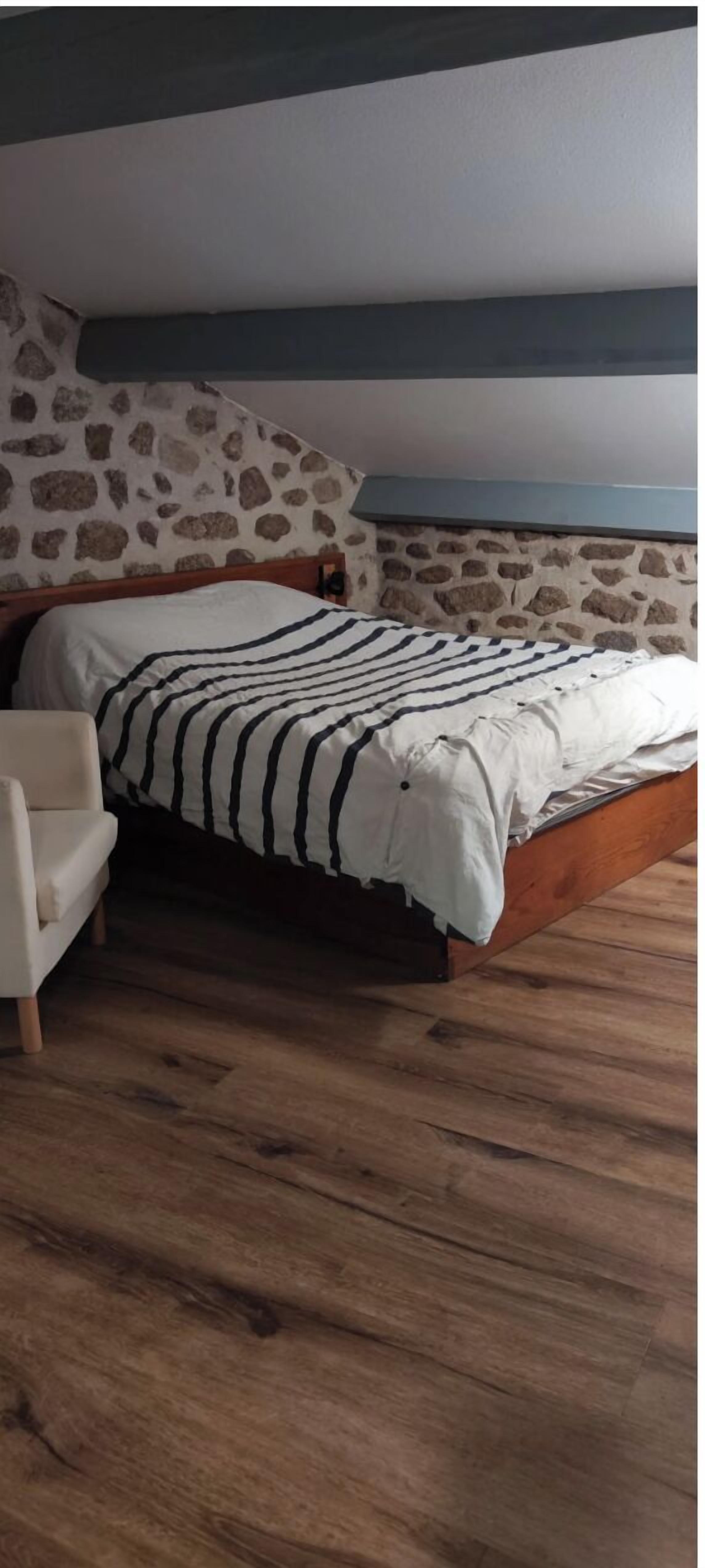 6 bedrooms, WiFi, bed sheets