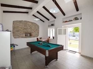 House (Three Bedroom Holiday Home with Pool) | Games room - Idyllic Getaway Holiday Home With Pool (Svetvincenat)