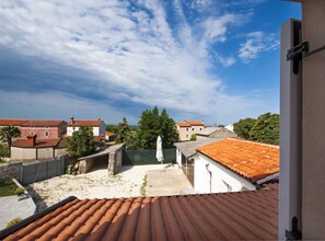 View from room - Idyllic Getaway Holiday Home With Pool (Svetvincenat)