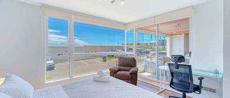 3 室のベッドルーム、アイロン / アイロン台、WiFi、ベッドシーツ