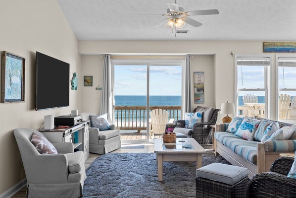 TV connectée, livres, chaîne hi-fi