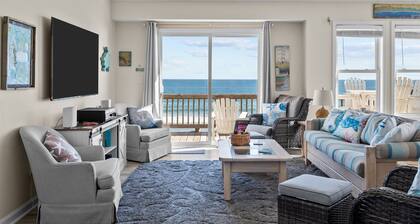 Sand Sational! Oceanfront 4-BR house in Surf City/Topsail Island, Pet Friendly