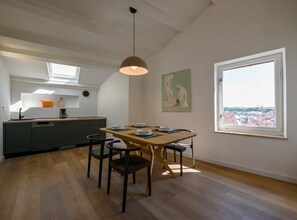 Apartment (One Bedroom Apartment) | Dining room - Radiant and Trendy Downtown Rovinj Apartment (Rovinj)