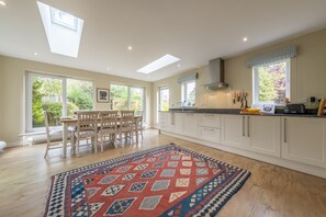 Microwave, dishwasher - Corner Cottage, Brancaster, Norfolk (Brancaster)