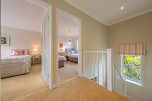 4 bedrooms, iron/ironing board, internet, bed sheets - Corner Cottage, Brancaster, Norfolk (Brancaster)