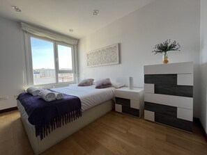 2 habitaciones, tabla de planchar con plancha, internet y ropa de cama 