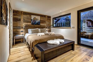 6 bedrooms, desk, iron/ironing board, free WiFi