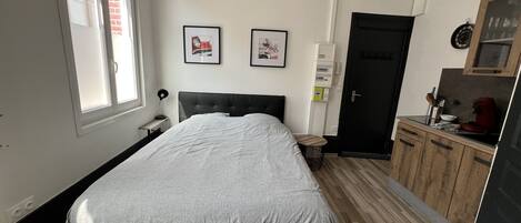 Iron/ironing board, free WiFi, bed sheets