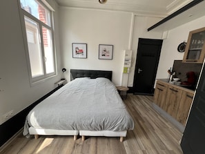 Iron/ironing board, free WiFi, bed sheets