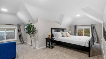 3 bedrooms, desk, iron/ironing board, free WiFi