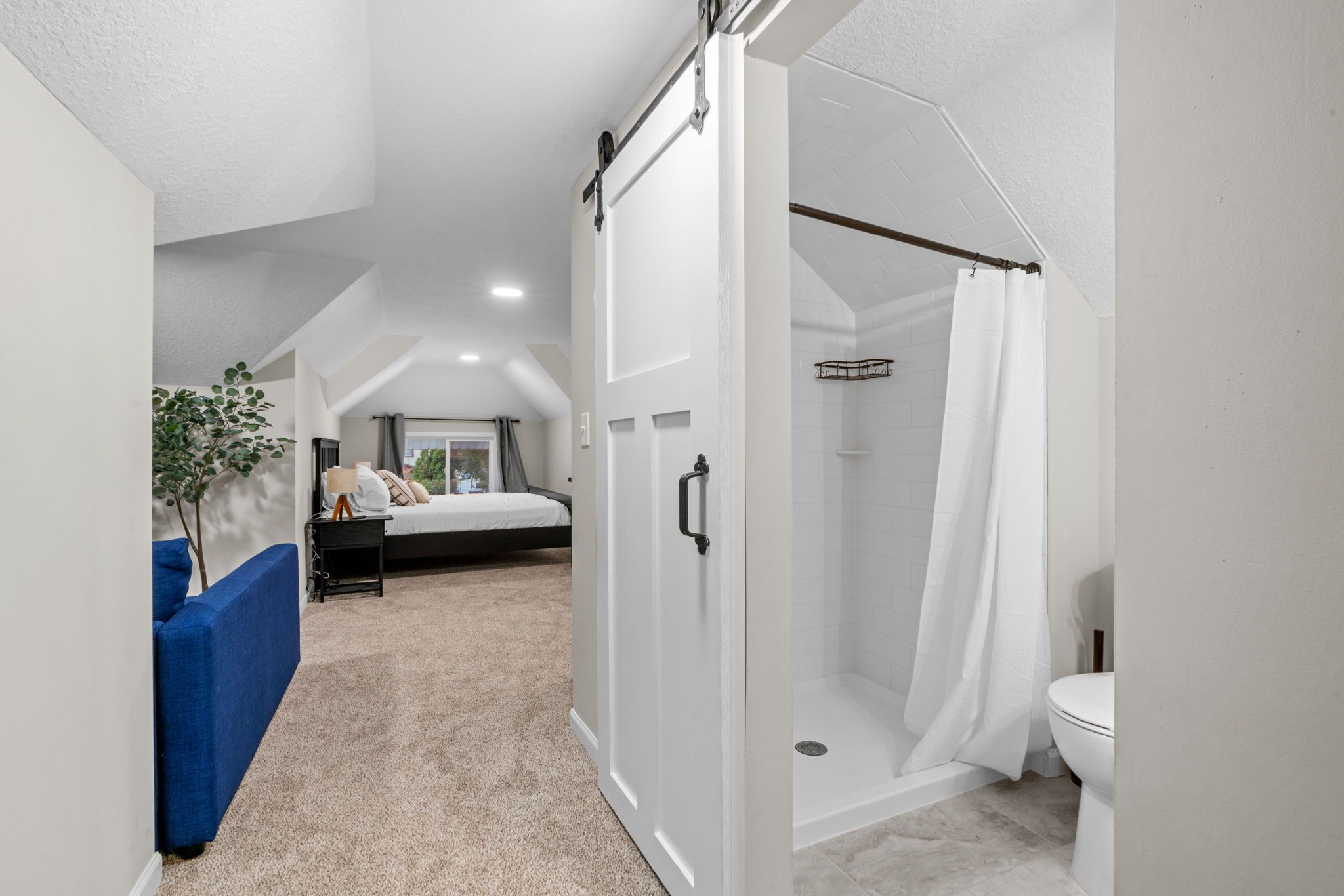 3 bedrooms, desk, iron/ironing board, free WiFi