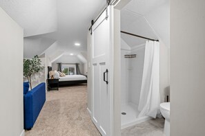 3 soverom, skrivebord, strykejern/-brett og wi-fi (inkludert)