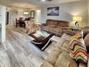 Smart TV - Pleasure Pier Retreat - Manor | Your Spacious & Private Oasis with a Fenced-in Y (Galveston)